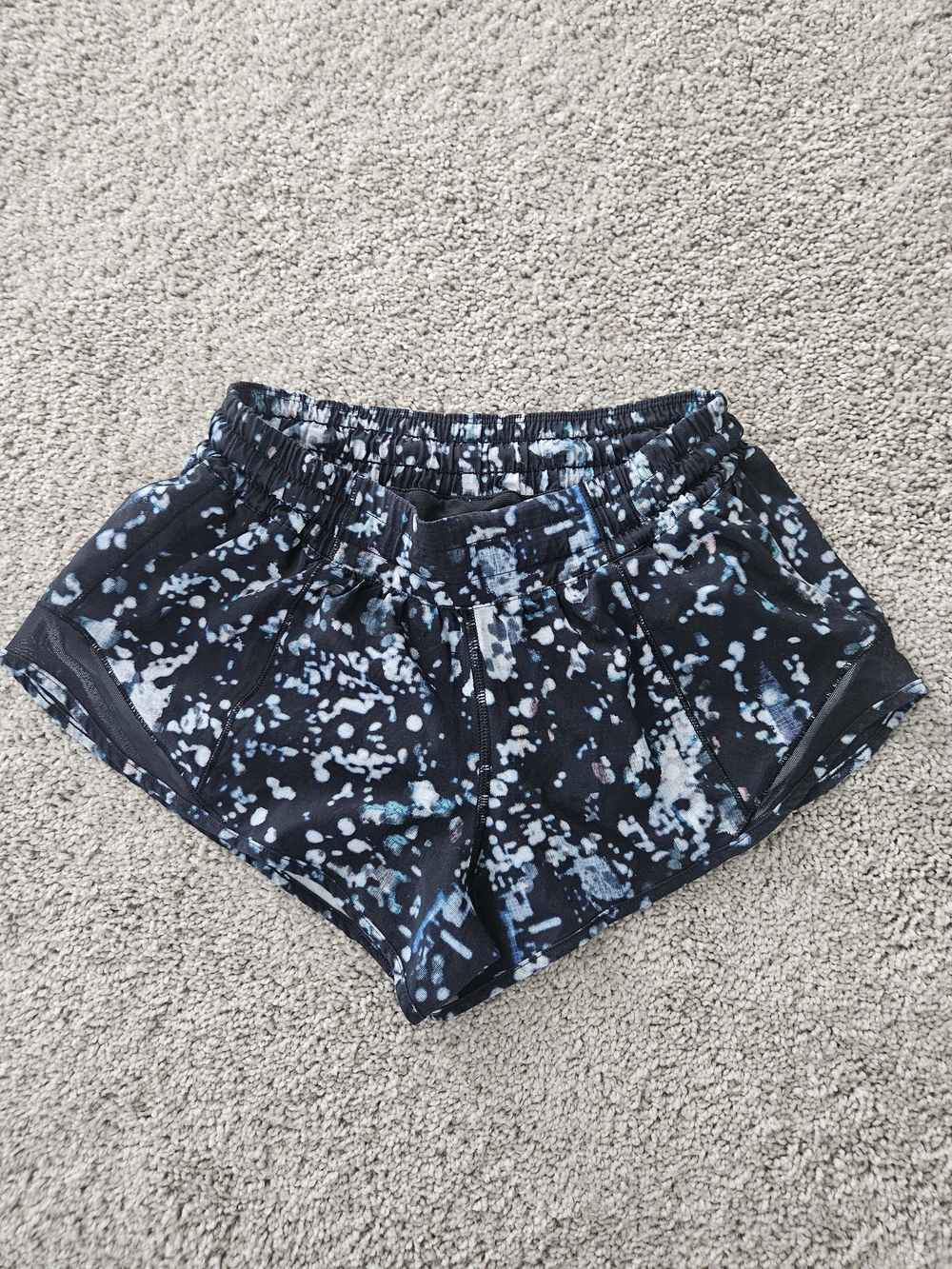 lululemon Hotty Hot 4 Black Tie Dye Print Athletic Shorts